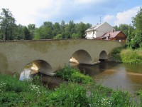 19 Ronov, opravený kamenný most