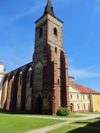 28 Torzo kláštera
