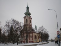 Kostelec nad Černými lesy - náměstí s kostelem sv. Andělů strážných