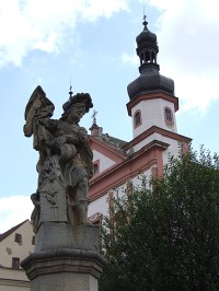 Svatý Florián nad kašnou na náměstí 1.máje v Chomutově