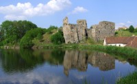Starozámecký rybník s hradem Borotín