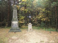 Pomník a kříž připomíná událost z roku 1866