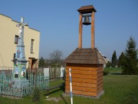 Dřevěná zvonice v Domaslavicích na Volovci