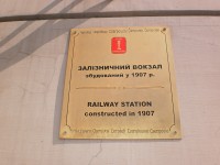 Mnohojazyčná tabule na nádraží