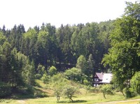 Hájovna v Hynkovicích u Jamného nad Orlicí: Jednou z cest na Suchý vrch z Jamného se v místě zvaném Hynkovice (po cca 1,5 km) prochází kolem hájovny.