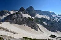 Slovinsko - Julské Alpy: sedlo Prevala (pohled na masiv Prestreljenik - Kanin)