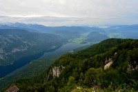 Slovinsko - Julské Alpy: Bohinjské jezero z vyhlídky od Ski hotelu Vogel