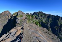 Madeira: chodník z Pico Arieiro směrem na Pico Ruivo