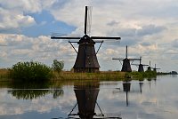 Nizozemsko (2): Kinderdijk – holandské větrné mlýny
