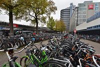 Nizozemsko: Amsterdam - parkoviště pro kola
