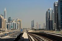 SAE - Dubaj: mrakodrapy na Sheik Zayed Road