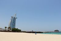 SAE - Dubaj: hotel Burj Al Arab z pláže Jumeriah Beach