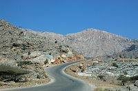 Omán: silnice do pohoří Al-Hajar