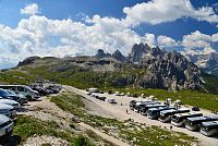 Itálie - Dolomity: Tre Cime di Lavaredo / Drei Zinnen - parkoviště pod Tre Cime