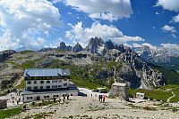 Itálie - Dolomity: Tre Cime di Lavaredo / Drei Zinnen - chata Auronzo