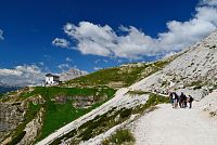 Itálie - Dolomity: Tre Cime di Lavaredo / Drei Zinnen - chodník mezi chatou Autonzo a chatou Lavaredo