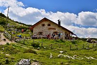 Itálie - Dolomity: Tre Cime di Lavaredo / Drei Zinnen - chata Lang Alm