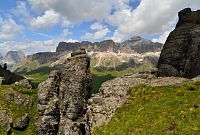 Itálie - Dolomity: masív Sella a Piz Boe z hřebene Padon