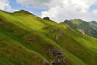 Itálie - Dolomity: Bindelova stezka - pohled zpět k chatě Rifugio Viel Dal Pan