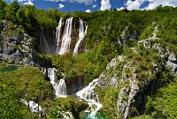 Chorvatsko: Národní park Plitvická jezera, dolní část, vodopád Veliki slap