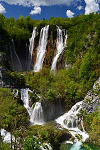 Chorvatsko: Národní park Plitvická jezera, dolní část, vodopád Veliki slap