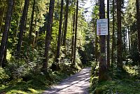 Rakousko – Dachstein: stezka k Hinterer Gosausee, zákaz cyklistům