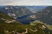 Rakousko – Dachstein: Krippenstein, vyhlídka 5 Fingers (Pět prstů) - výhled na Hallstattské jezero