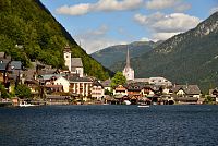 Rakousko: Hallstatt - pohled na město od jihozápadu (vyhlídka č. 2)