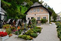 Rakousko: Hallstatt - hřbitov u katolického kostela