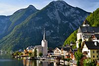 Rakousko: Hallstatt - vyhlídka na město od severovýchodu (vyhlídka č. 1)
