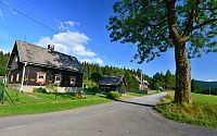 Zlatohorská vrchovina: osada Rejvíz - Starý Rejvíz v létě