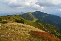 Slovensko - Malá Fatra: pohled na Veľký Kriváň a Pekelník od Malého Kriváně