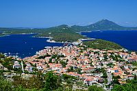 Chorvatsko: ostrov Lošinj z vyhlídky Providenca