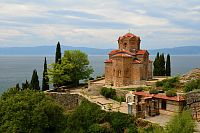 Severní Makedonie: Ochrid - kostel sv. Jana Evangelisty nad Ochridským jezerem