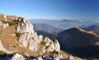 Slovensko - Malá Fatra: výhled z vrcholu Veľkého Rozsutce na Západne a Nízke Tatry