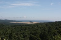 Výhled na Hudlice, v popředí za lesem Hudlická skála