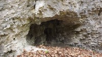 jaskyňka a zaujímavé zloženie horniny
