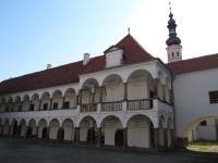 Nádvoří zámku v Oslavanech