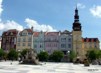 Dominantou Masarykova náměstí je budova Staré radnice s věží, dnešní sídlo Ostravského muzea.