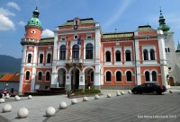 Radnice - budova městského úřadu postavená v novorenesančním slohu v roce 1897. Je dominantou náměstí A.Hlinku. Jedná se o čtyřkřídlový objekt s půdorysem pravidelného čtyřúhelníku a centrálním átriem.