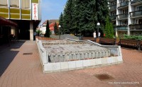 ulice M.Madačova, zajímavá fontánka ( dnes byla bez vody)