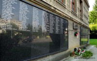 Památní desky na Liptovském Muzeu jsou věnované padlým v 1. světové válce.