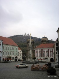Pohled na Svatý kopeček z náměstí.
