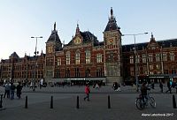Station Amsterdam Centraal je hlavní nádraží v Amsterodamu.