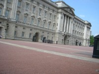 Buckinghamský palác v Londýně - sídlo britského panovníka a největší královská pracovna na světě