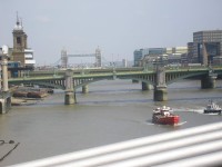 pohled na řeku Temži a Tower Bridge