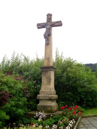 kříž na katolickém hřbitově