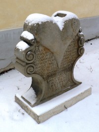 náhrobek z r. 1721