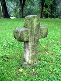 původní kříž z hromadného hrobu slavkovských vojáků