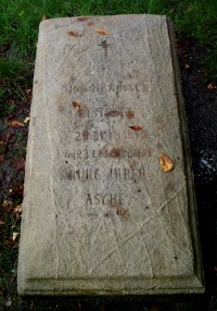 náhrobek z původního hřbitova